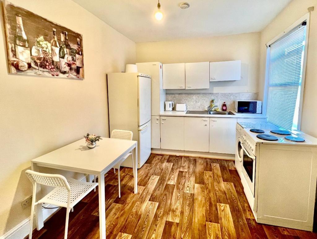 Studio Flat In Colliers Wood Apartment London Bagian luar foto
